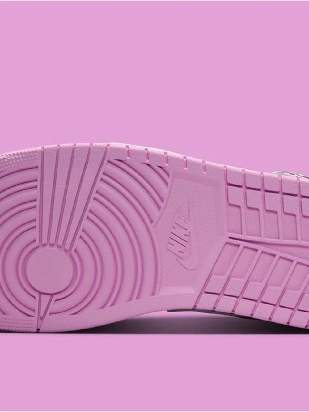 Air Jordan 1 Mid SE - Off White/Fire Pink